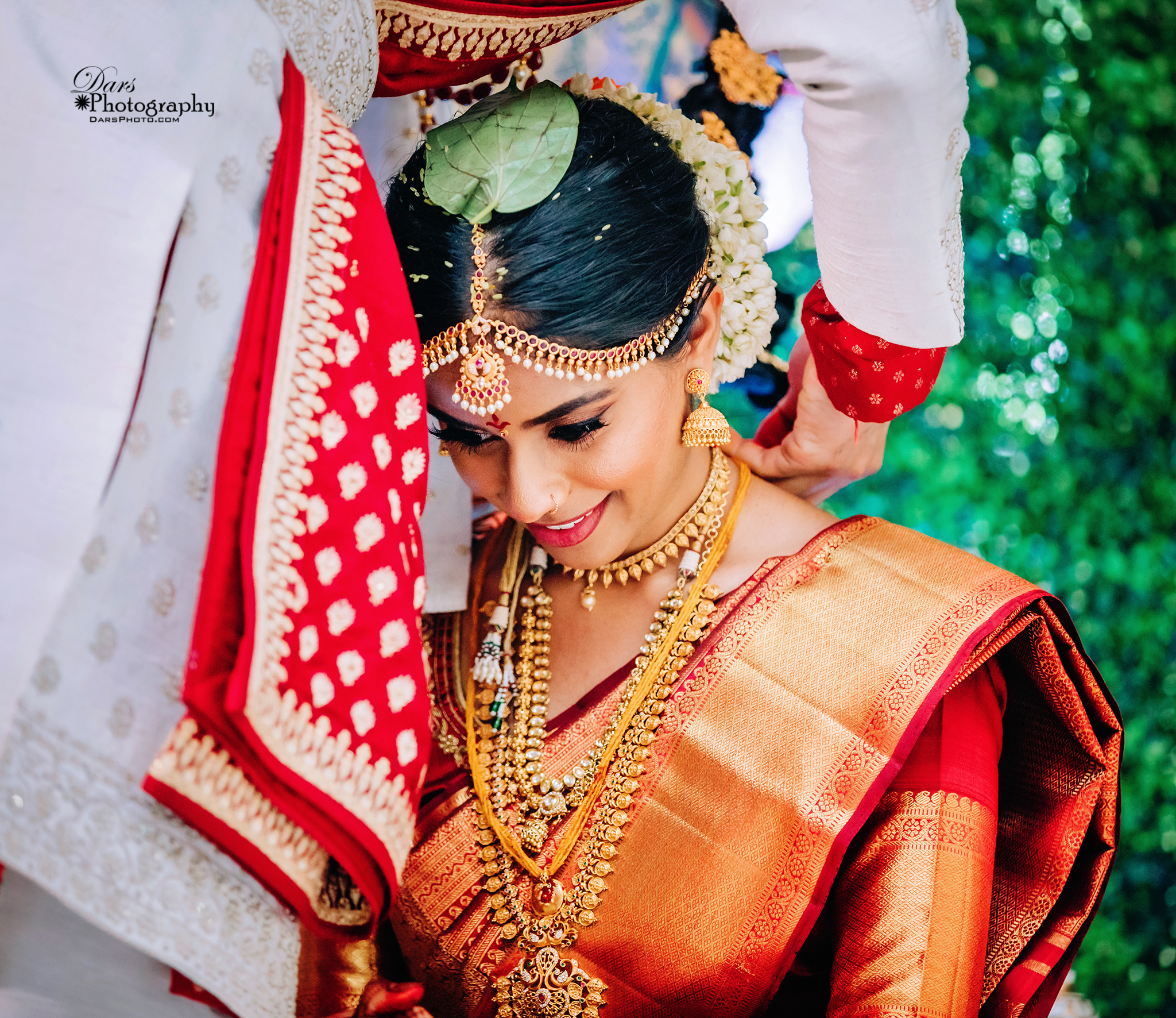 An Indian Wedding Spanning 5 Days! | Wedding photoshoot poses, Indian  wedding poses, Indian wedding couple photography